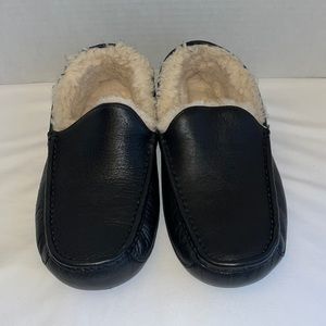 🔥UGH leather slippers with full sheep lining. 10M Black